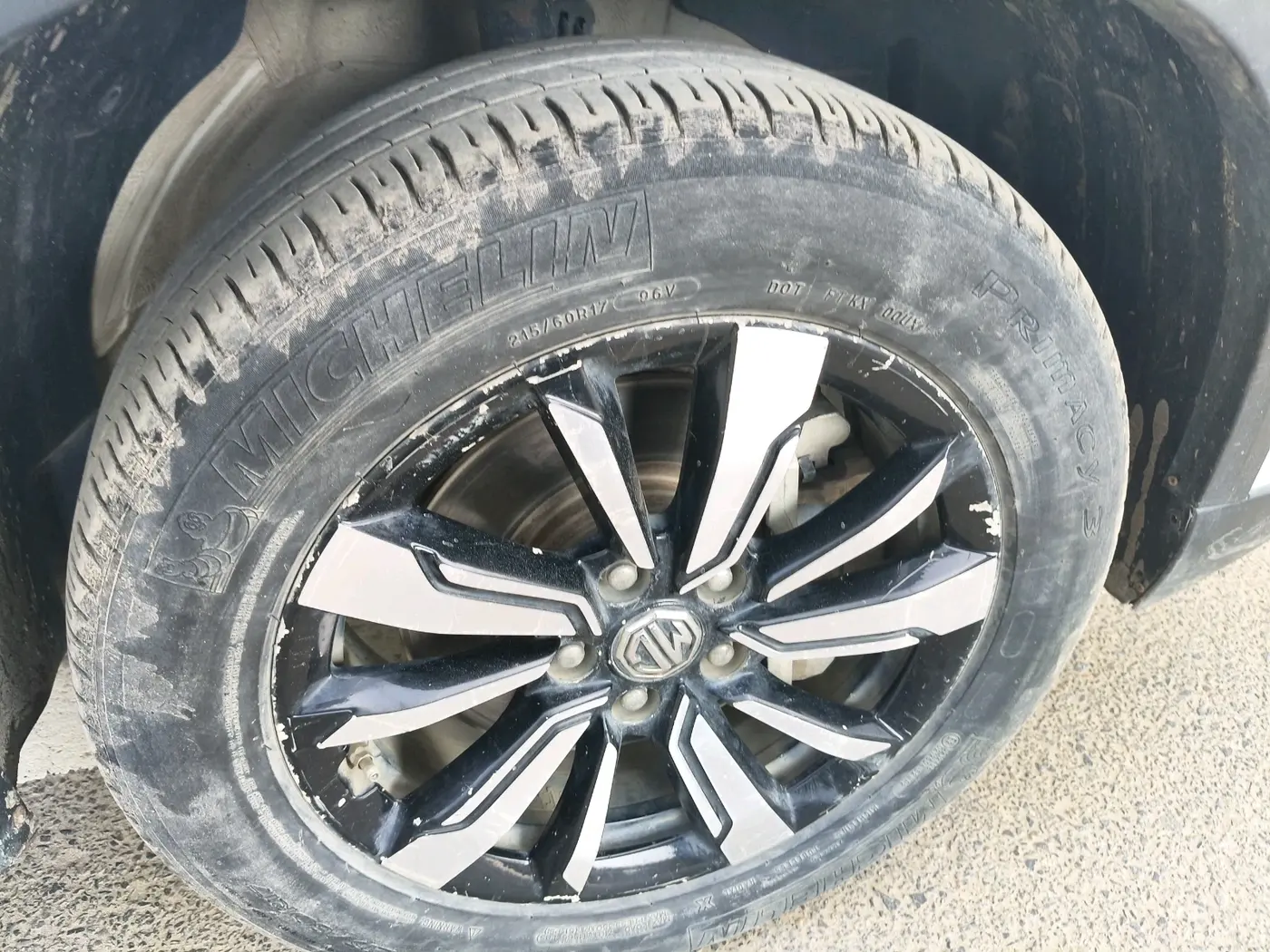 2019 MG HECTOR SMART HYBRID 1.5 PETROL, Petrol, Manual, 43,837 km, tyre