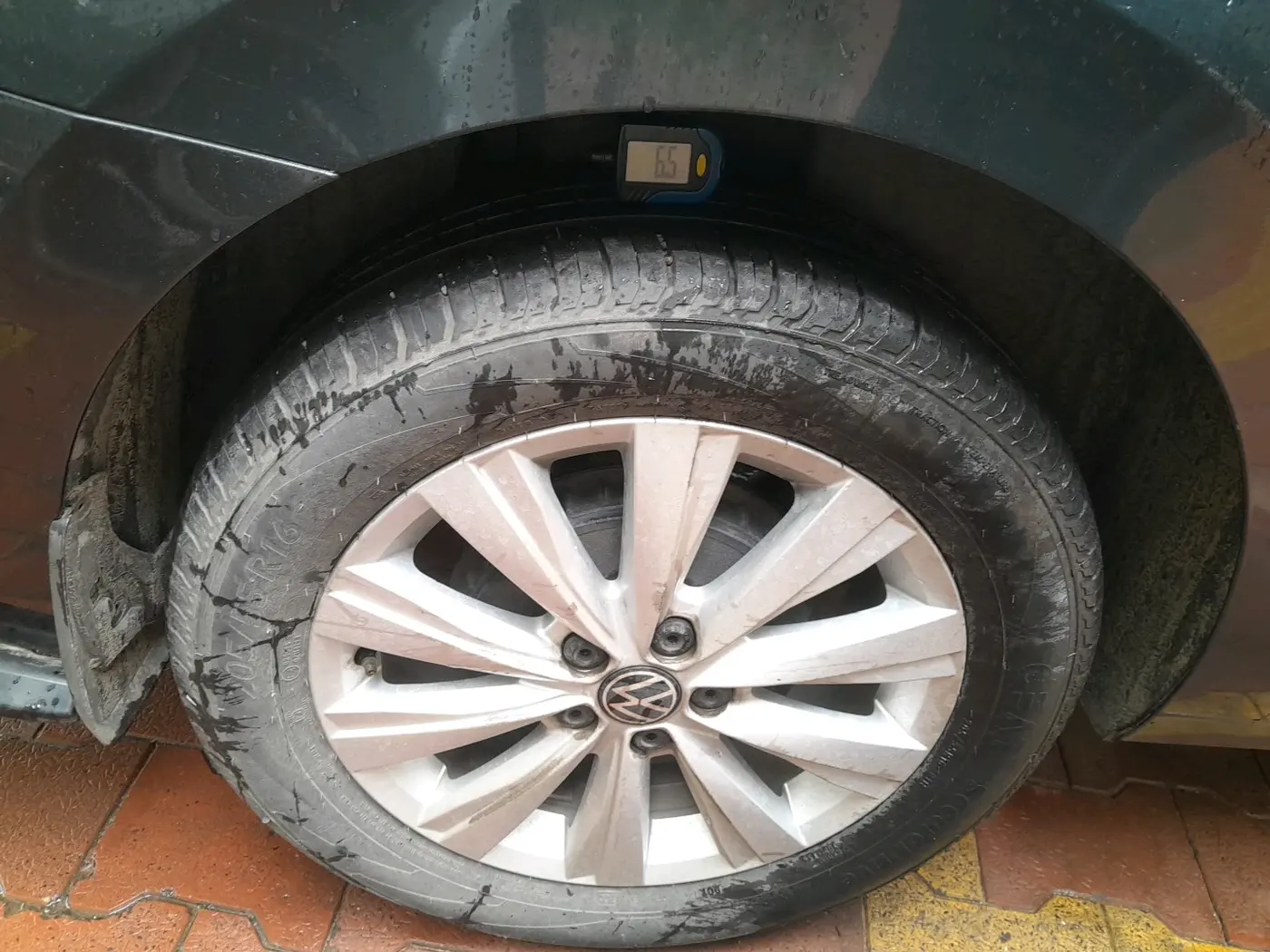 2023 Volkswagen VIRTUS HIGHLINE TSI 1.0 AT, Petrol, Automatic, 20,632 km, tyre