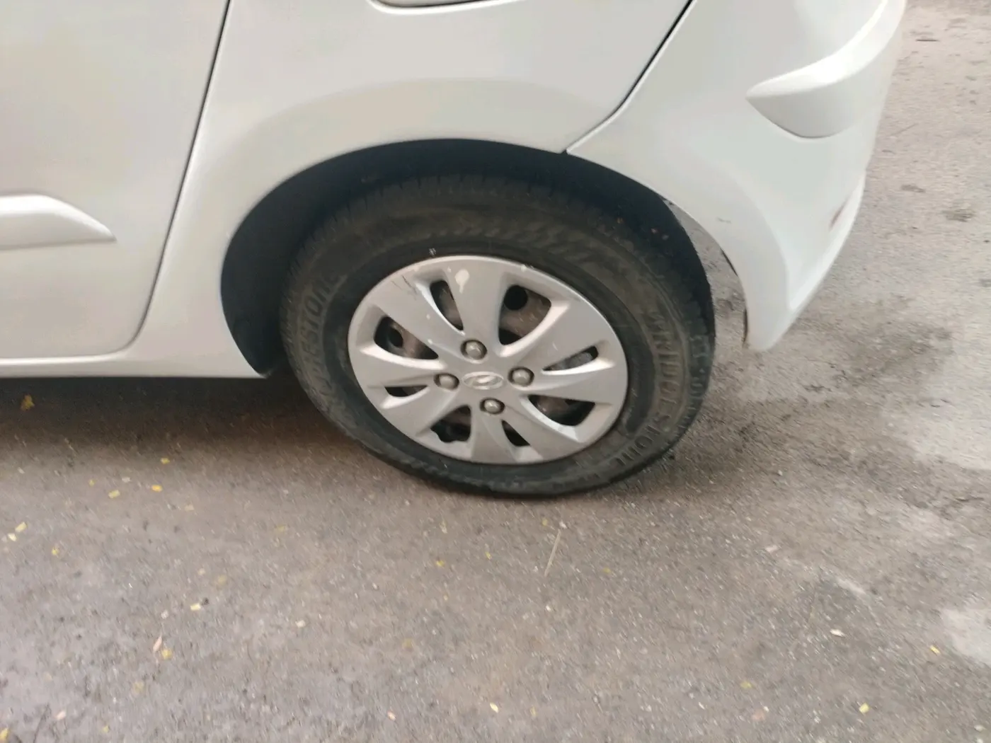 2011 Hyundai i10 SPORTZ 1.2 AT, Petrol, Automatic, 70,646 km, tyre