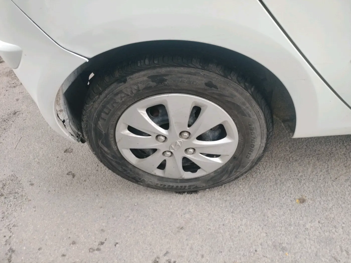 2011 Hyundai i10 SPORTZ 1.2 AT, Petrol, Automatic, 70,646 km, tyre