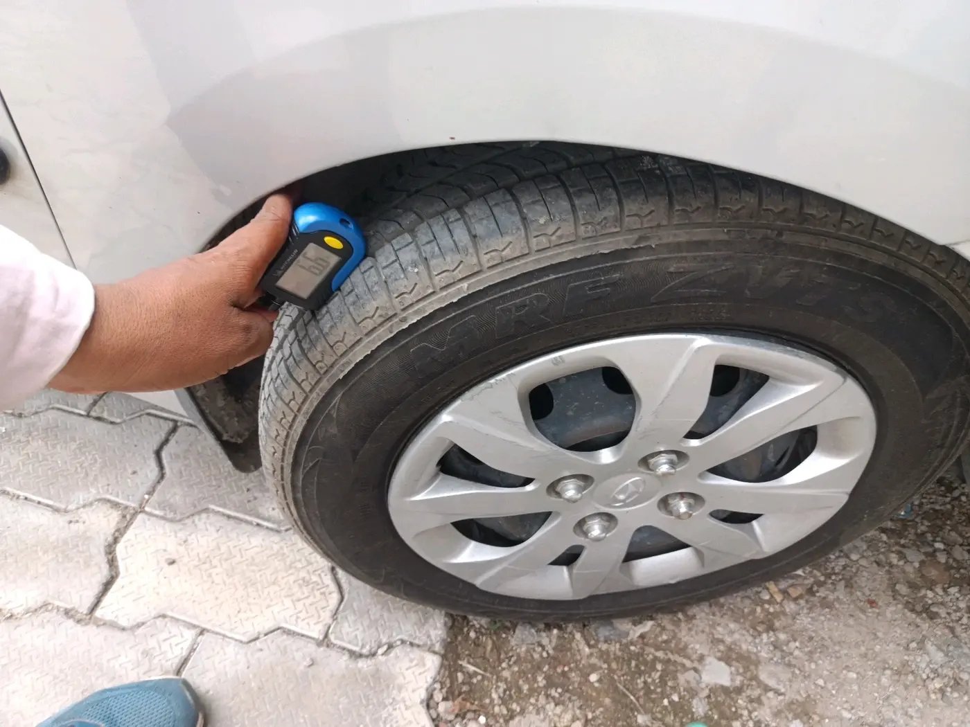 2016 Hyundai Eon MAGNA +, Petrol, Manual, 1,15,583 km, tyre