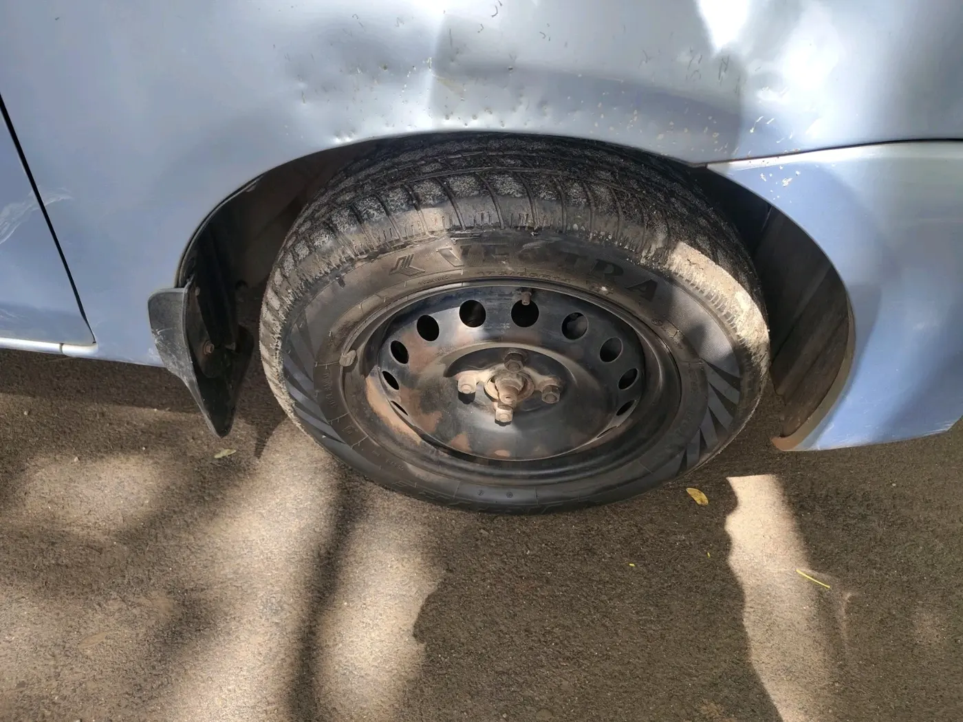 2011 Toyota Etios G, Petrol, Manual, 1,09,867 km, tyre