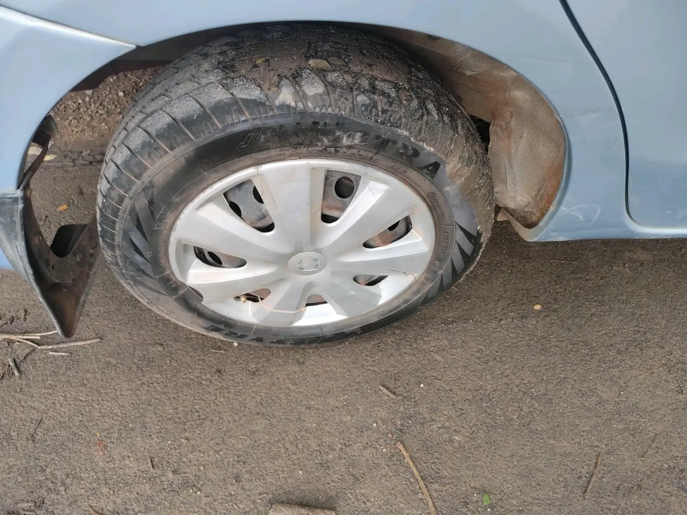 2011 Toyota Etios G, Petrol, Manual, 1,09,867 km, tyre