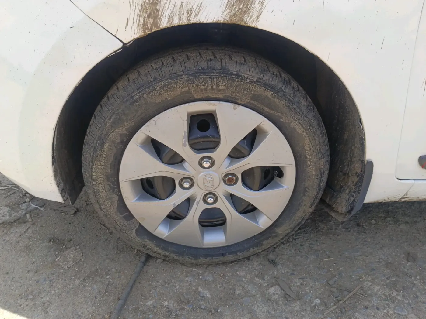 2017 Hyundai Xcent S 1.2, Petrol, Manual, 89,931 km, tyre