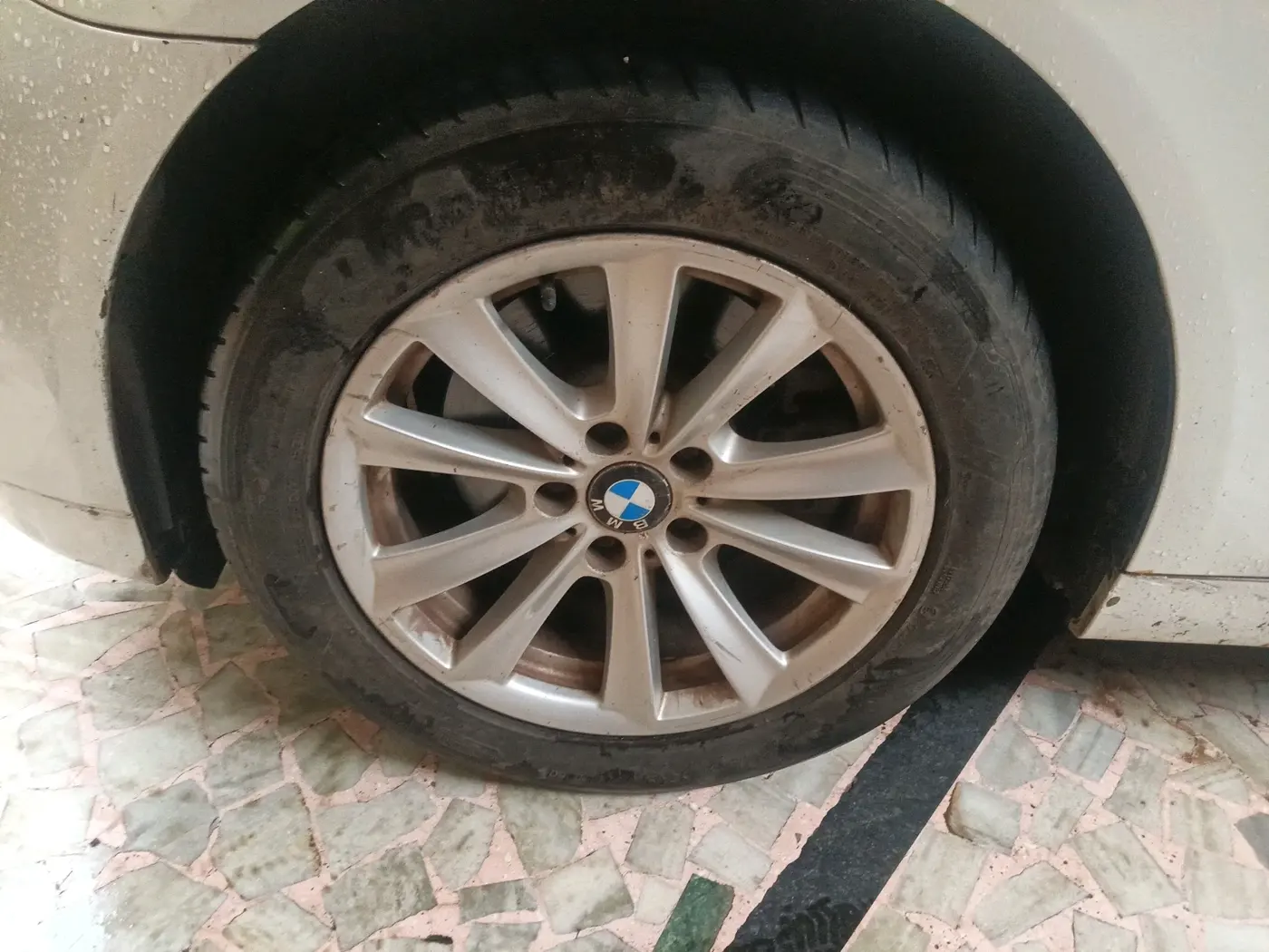2013 BMW 5 Series 520D 2.0, Diesel, Automatic, 1,66,529 km, tyre