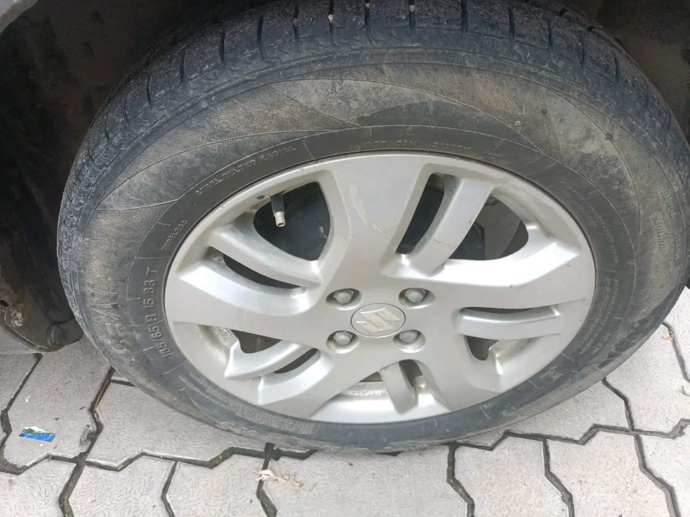 2012 Maruti Swift Dzire ZXI, Petrol, Manual, 86,604 km, tyre