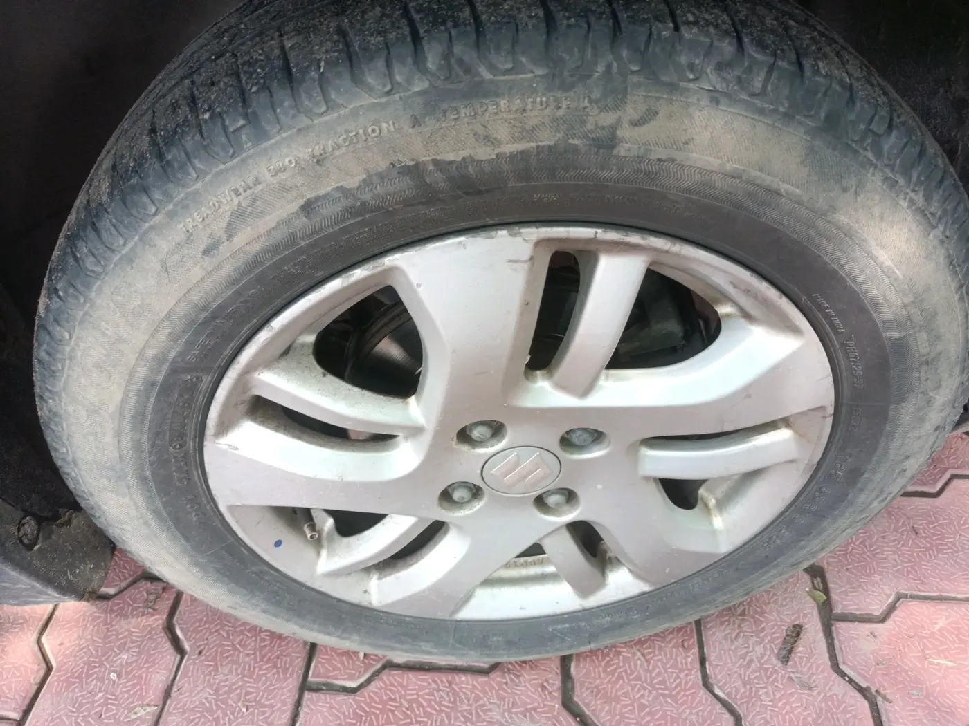 2012 Maruti Swift Dzire ZXI, Petrol, Manual, 86,604 km, tyre