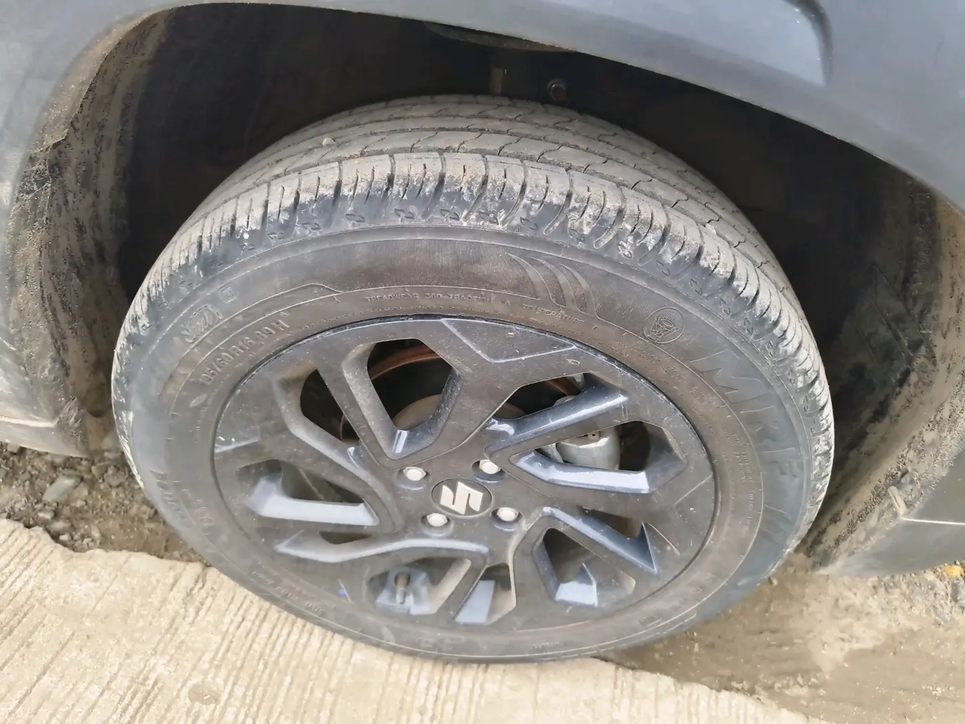 2025 Maruti FRONX DELTA PLUS 1.2MT, Petrol, Manual, 5,944 km, tyre