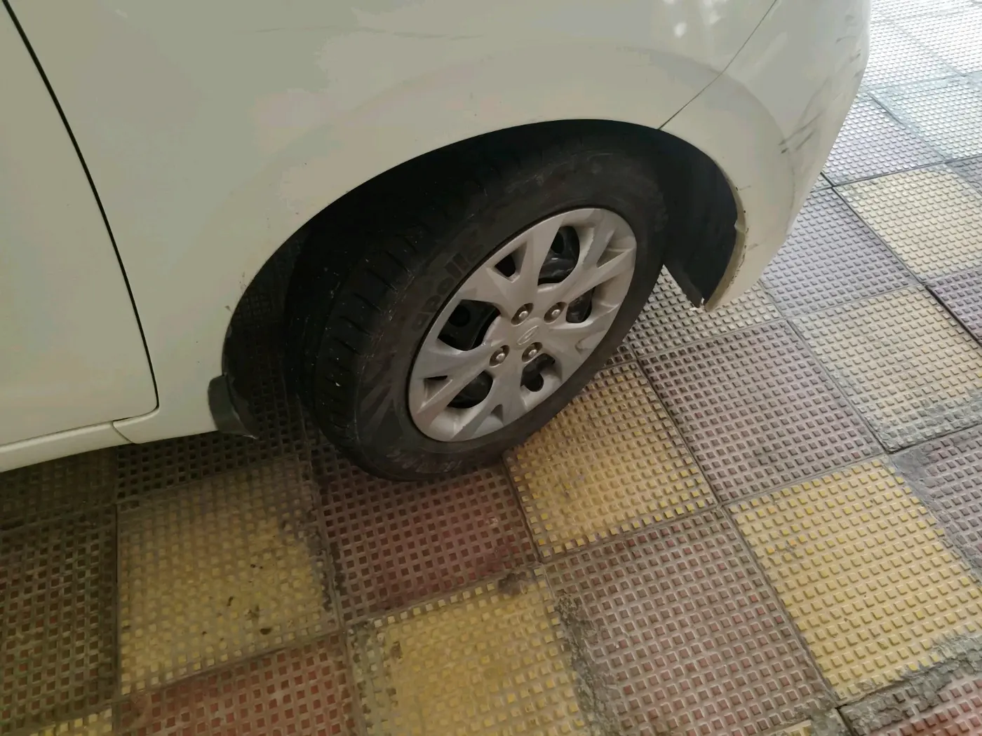 2014 Hyundai Grand i10 MAGNA 1.2 KAPPA VTVT, Petrol, Manual, 1,03,931 km, tyre