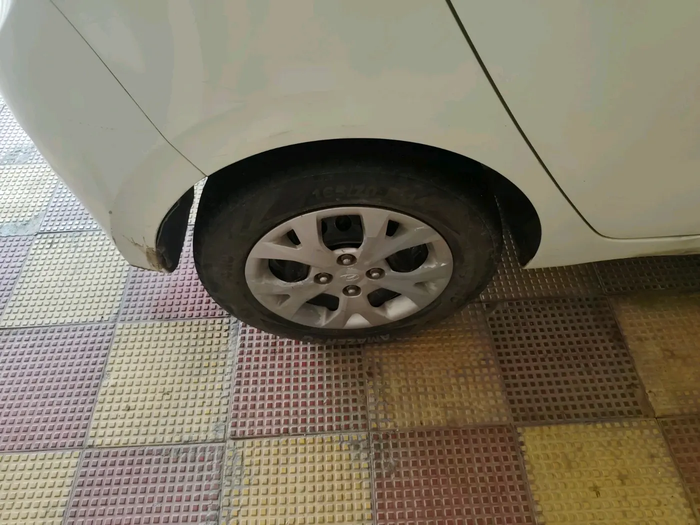 2014 Hyundai Grand i10 MAGNA 1.2 KAPPA VTVT, Petrol, Manual, 1,03,931 km, tyre