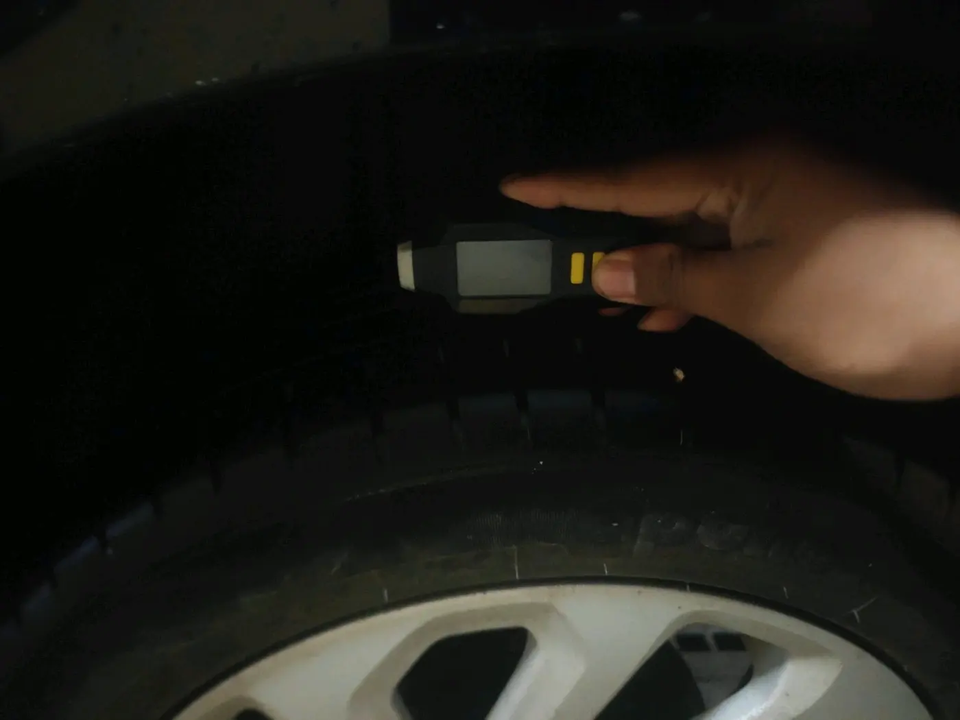 2024 Maruti Baleno  ZETA CNG 1.2L, CNG, Manual, 16,165 km, tyre