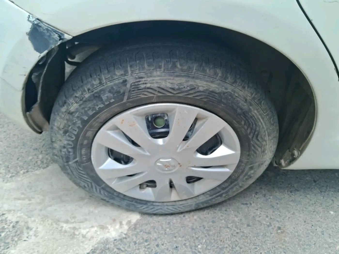 2017 Maruti Swift VXI, Petrol, Manual, 73,886 km, tyre