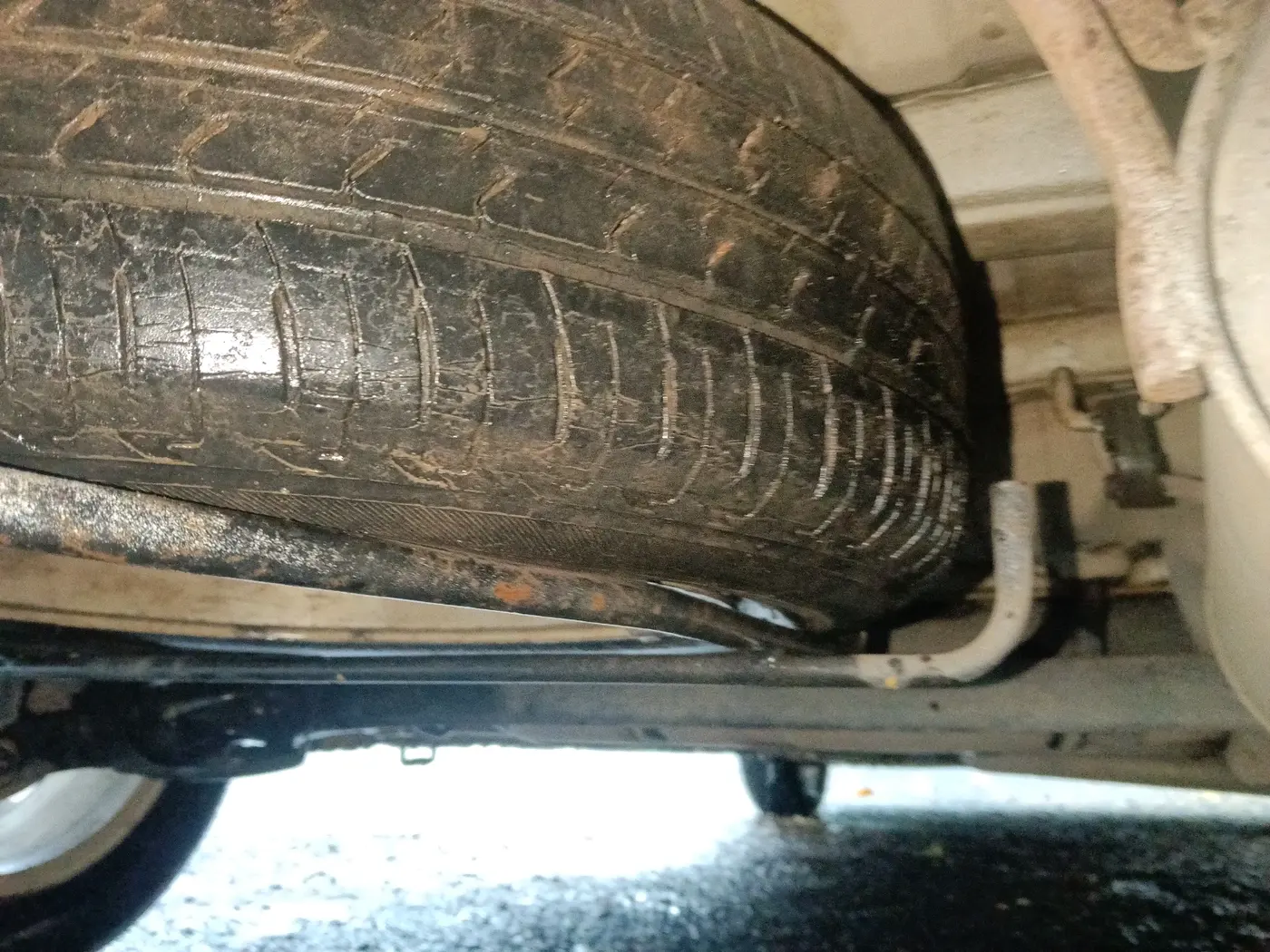 2014 Maruti Ertiga ZDI, Diesel, Manual, 1,53,595 km, tyre