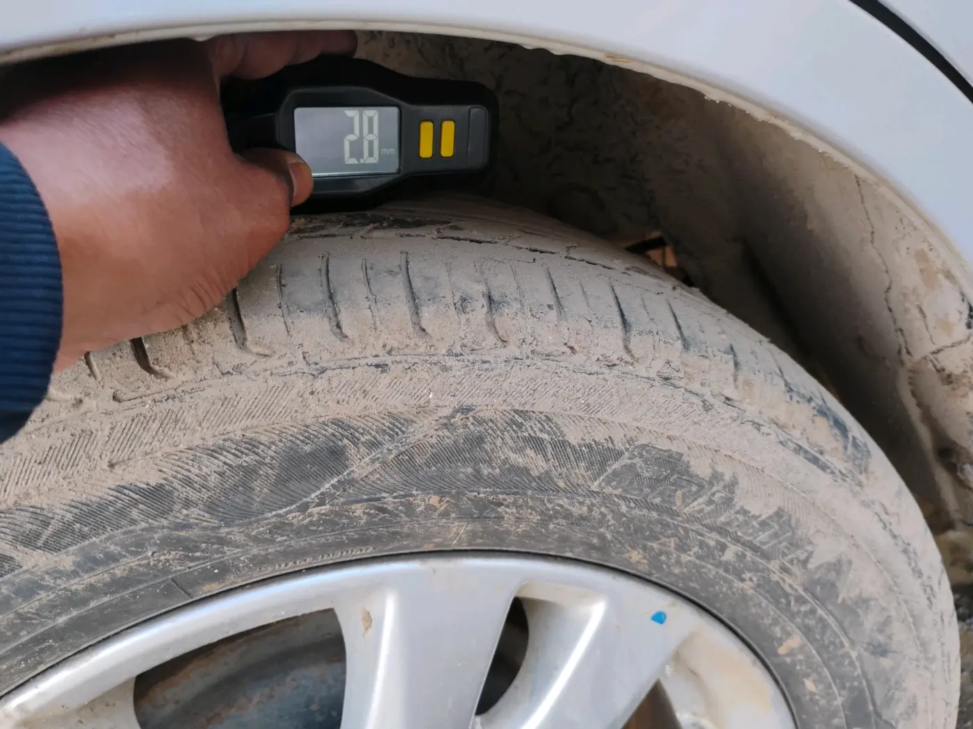 2016 Maruti Ertiga ZXI+, CNG, Manual, 1,52,294 km, tyre