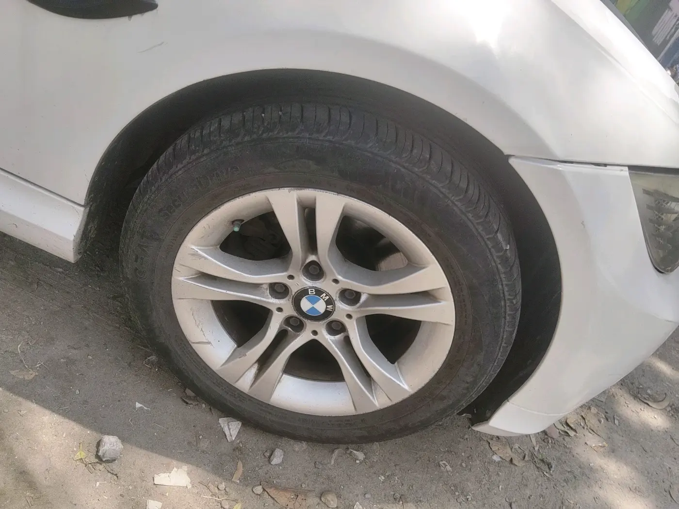 2012 BMW 3 Series 320d, Diesel, Automatic, 1,57,852 km, tyre
