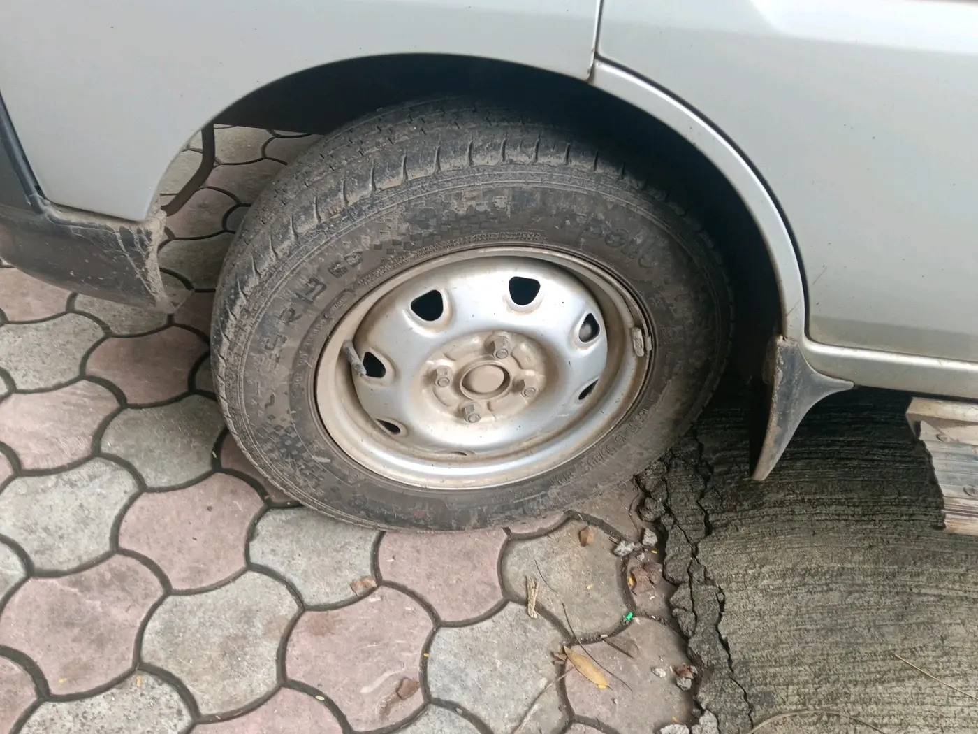 2012 Maruti Eeco 5 STR WITH A/C+HTR, Petrol, Manual, 71,227 km, tyre