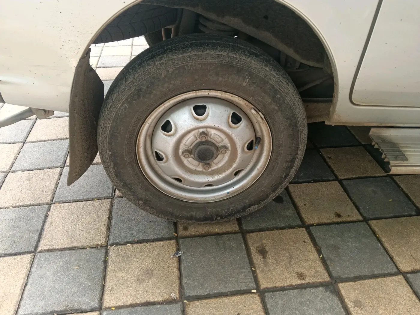 2012 Maruti Eeco 5 STR WITH A/C+HTR, Petrol, Manual, 71,227 km, tyre