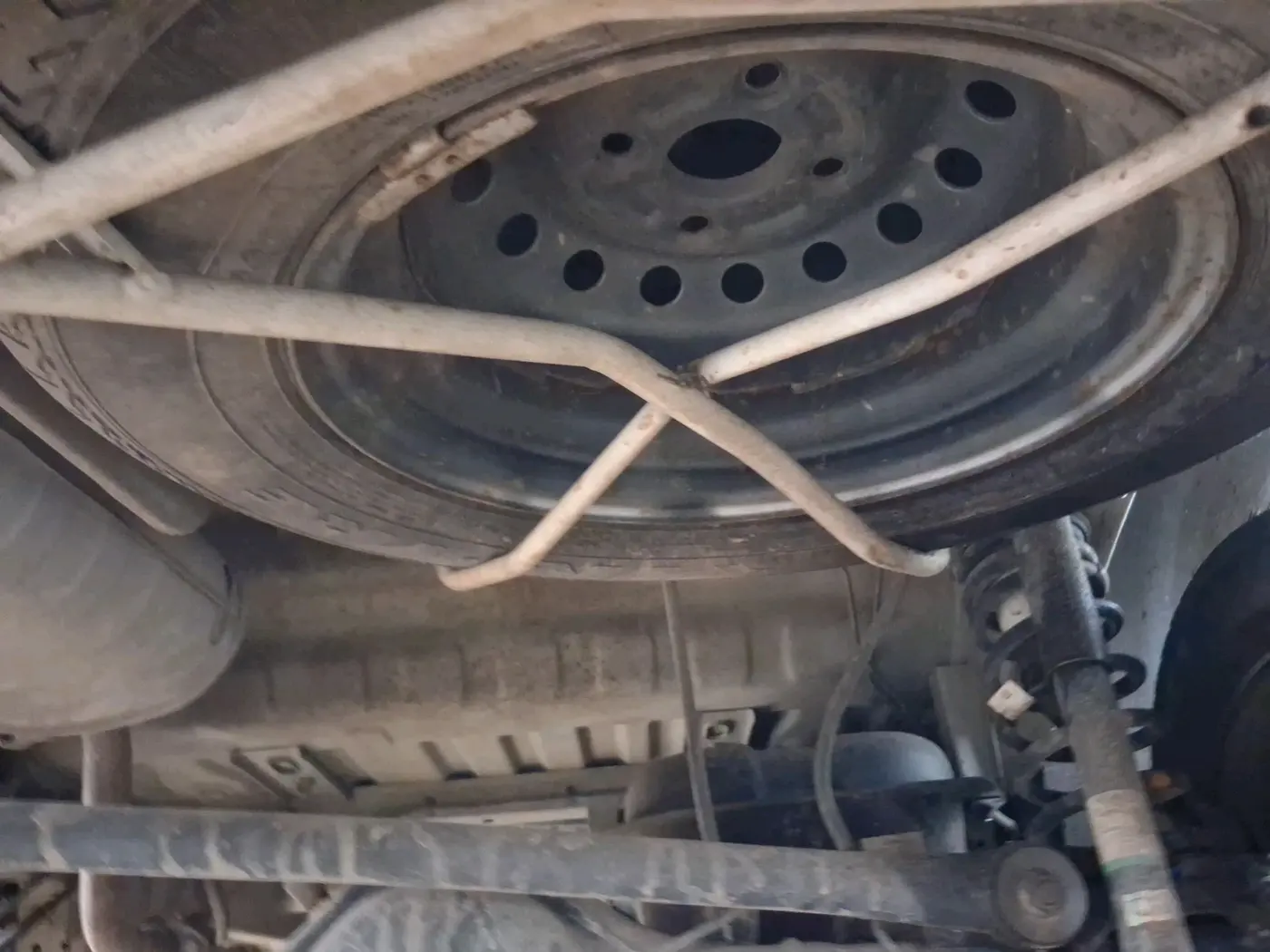 2023 Maruti Eeco 5 STR AC CNG, CNG, Manual, 60,554 km, tyre