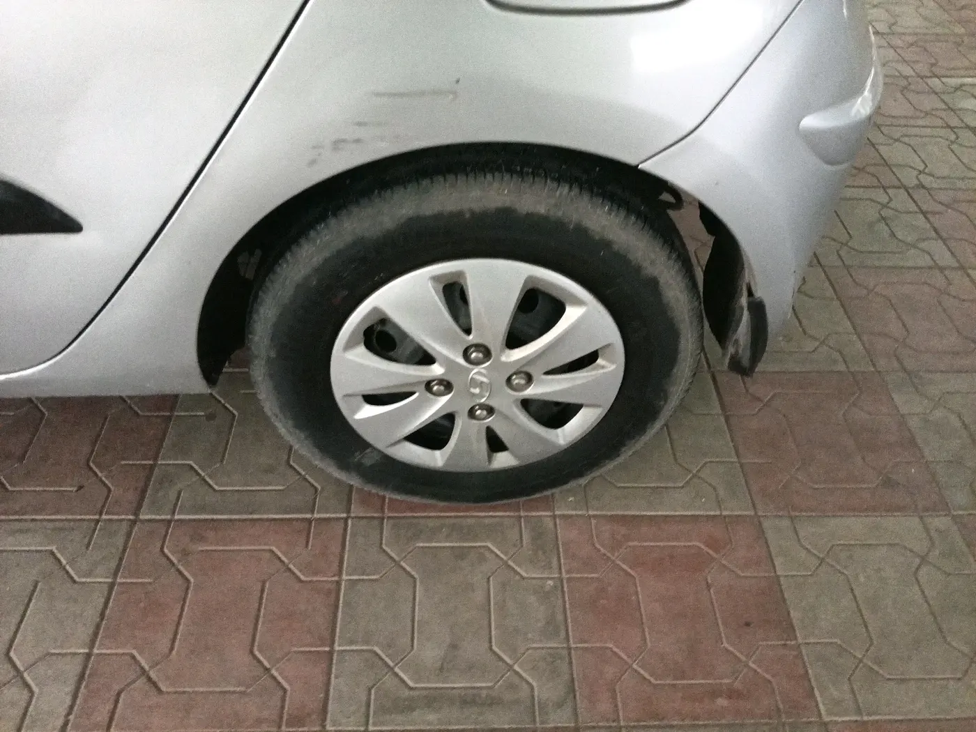 2013 Hyundai i10 MAGNA 1.1 LPG, Petrol, Manual, 71,817 km, tyre