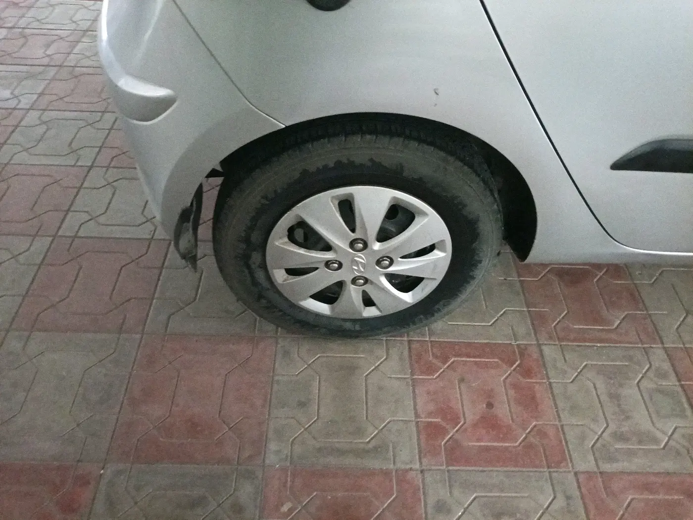 2013 Hyundai i10 MAGNA 1.1 LPG, Petrol, Manual, 71,817 km, tyre