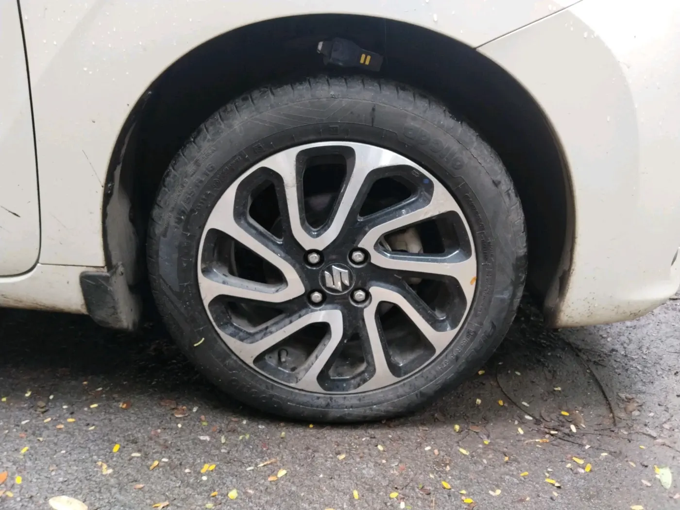 2023 Maruti Baleno ALPHA 1.2 AGS, Petrol, Automatic, 24,372 km, tyre