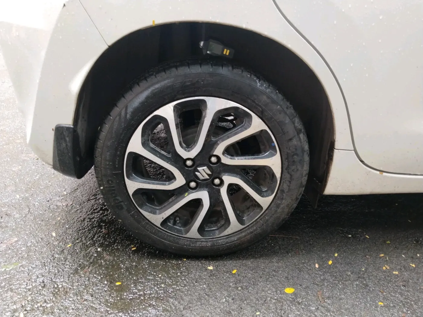 2023 Maruti Baleno ALPHA 1.2 AGS, Petrol, Automatic, 24,372 km, tyre