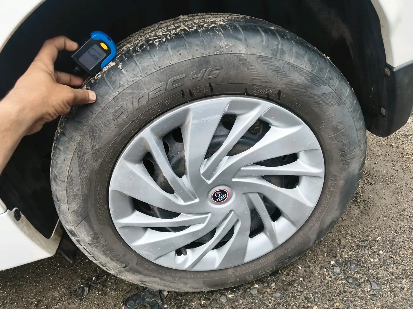 2026 Maruti Baleno DELTA CNG 1.2L, CNG, Manual, 6,614 km, tyre