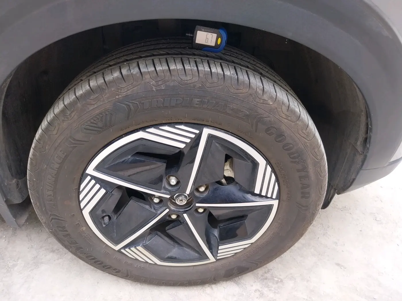 2024 Tata NEXON FEARLESS + 1.2 PETROL, Petrol, Manual, 2,562 km, tyre