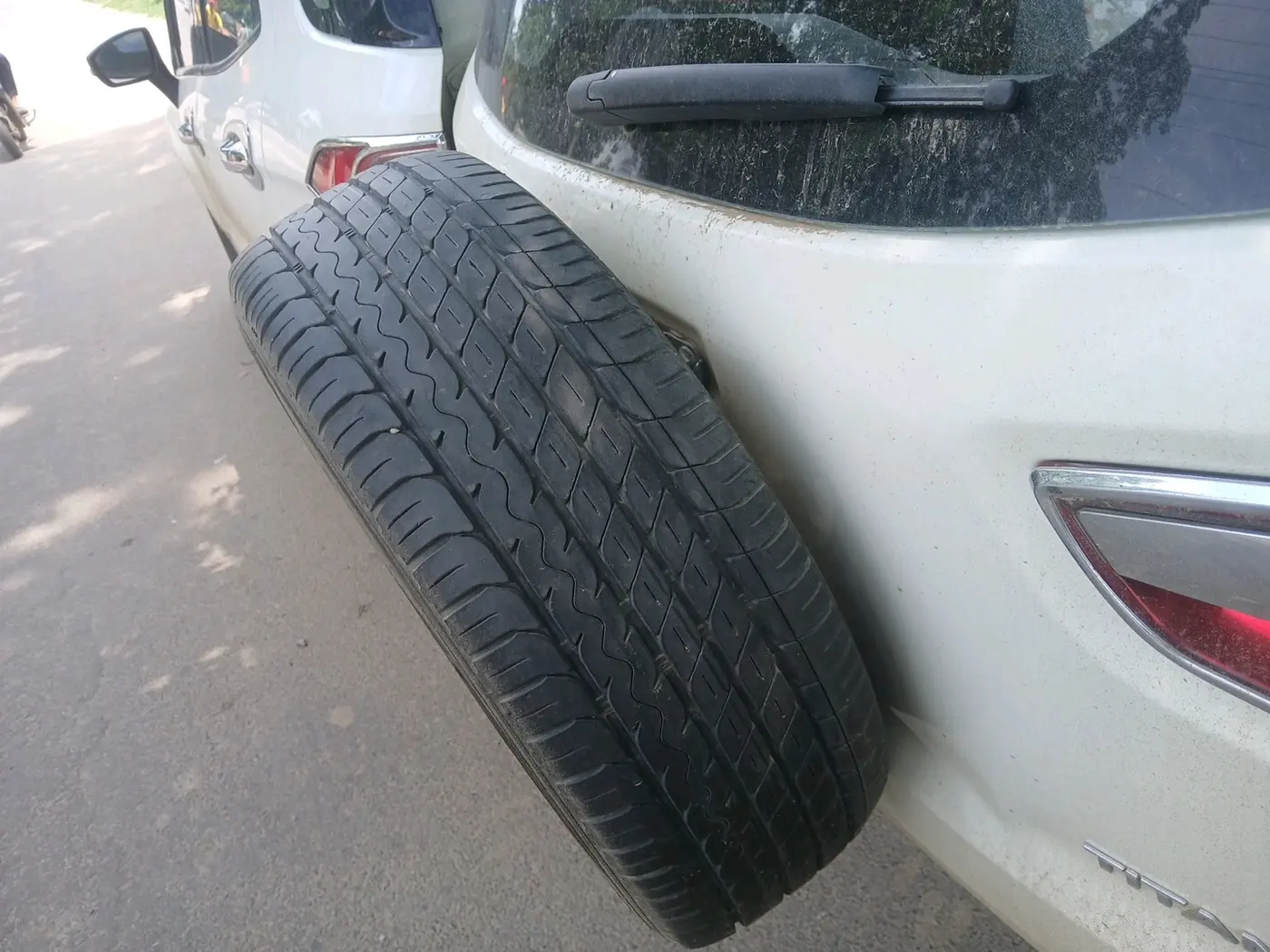 2020 Ford Ecosport TITANIUM 1.5L DIESEL, Diesel, Manual, 1,22,242 km, tyre