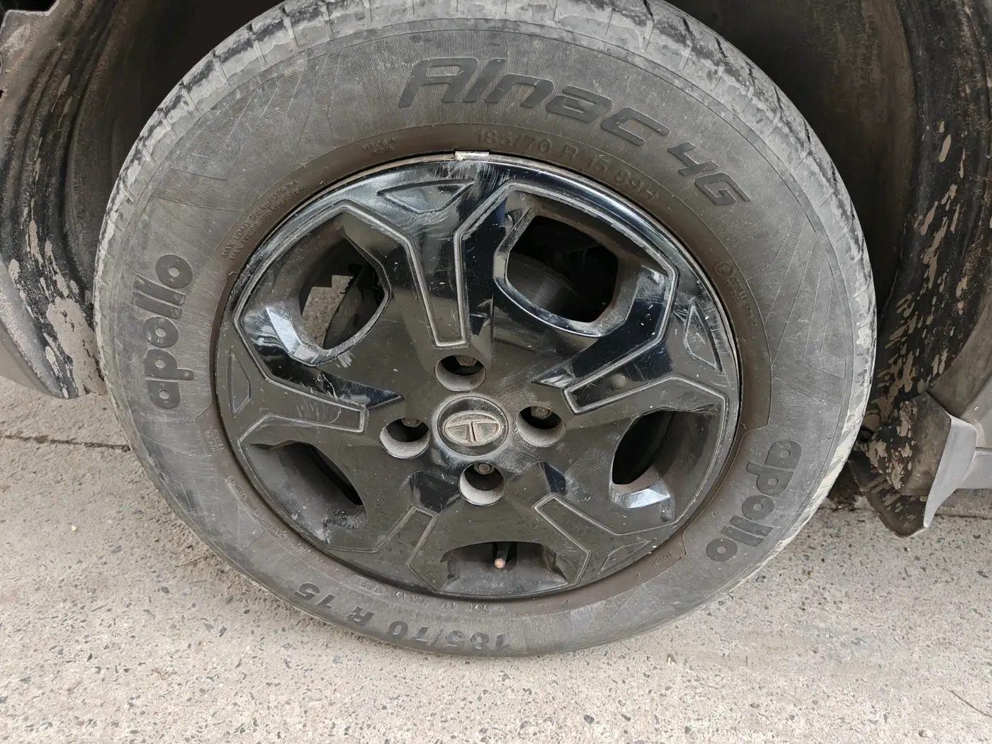 2022 Tata PUNCH ACCOMPLISHED AMT, Petrol, Automatic, 90,112 km, tyre