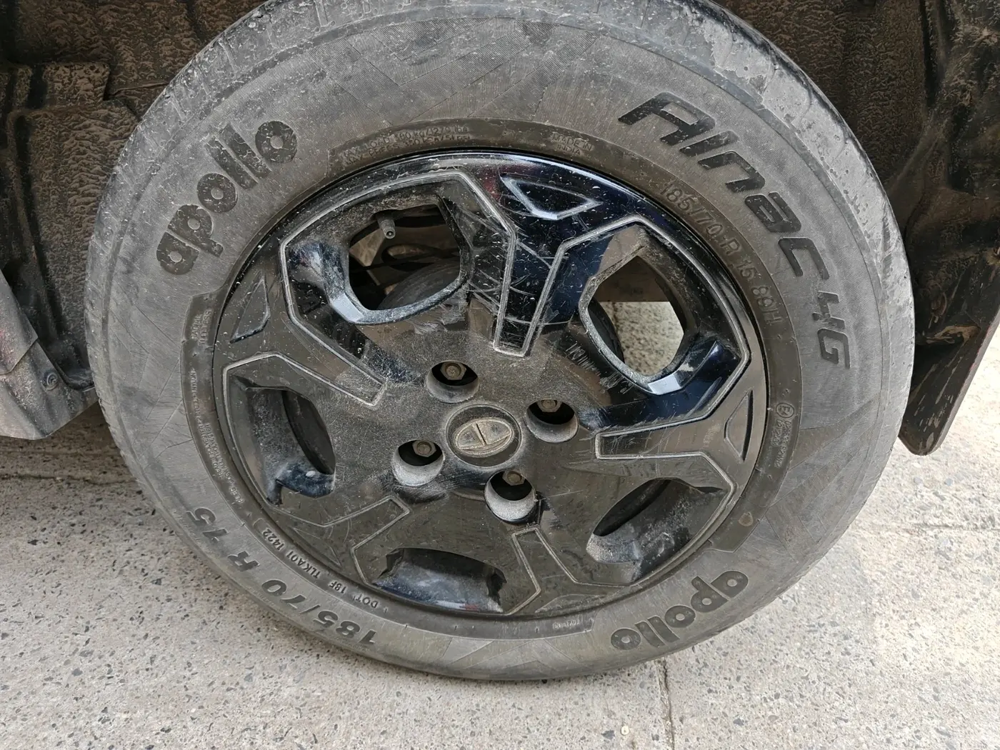 2022 Tata PUNCH ACCOMPLISHED AMT, Petrol, Automatic, 90,112 km, tyre