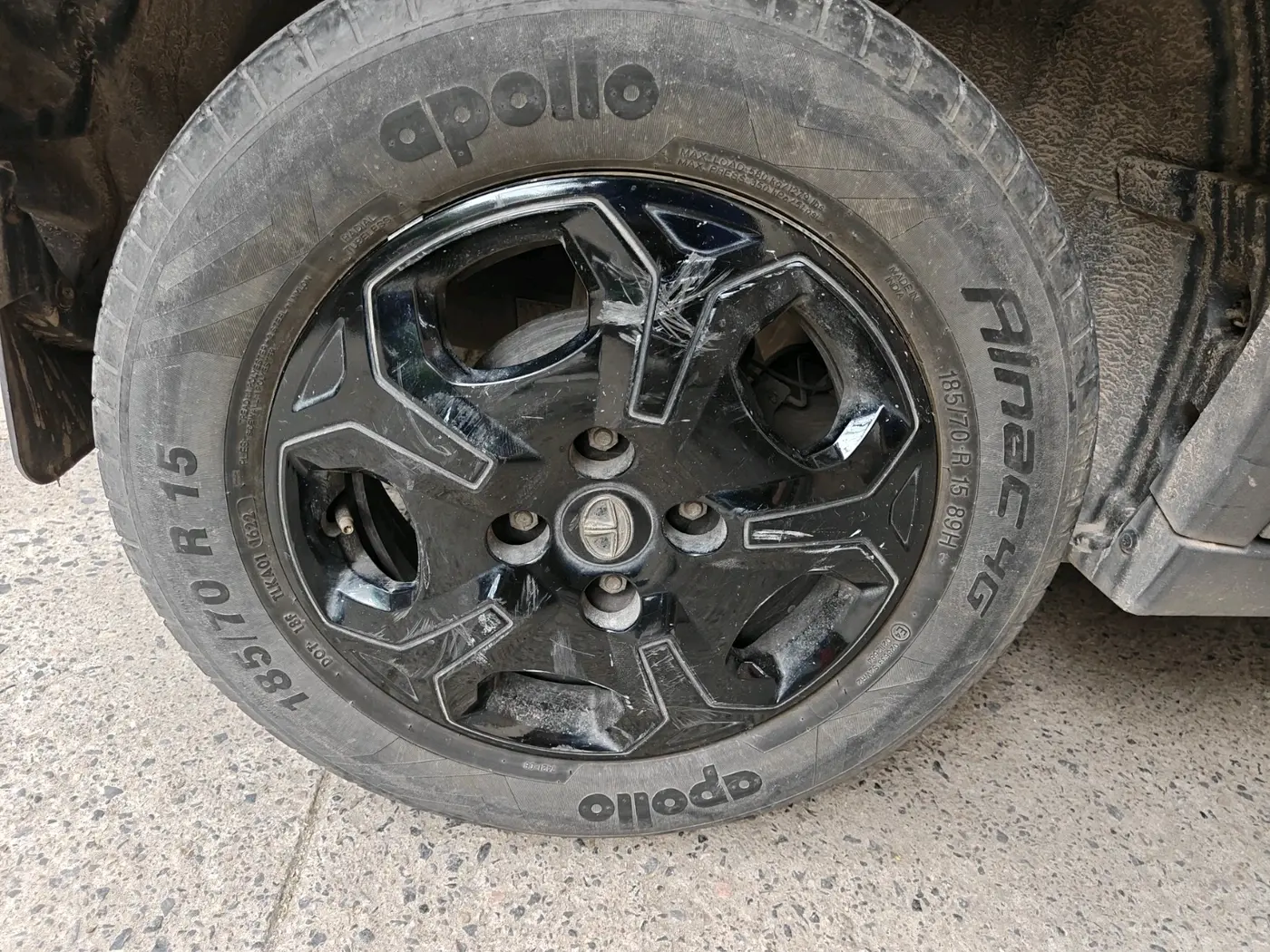 2022 Tata PUNCH ACCOMPLISHED AMT, Petrol, Automatic, 90,112 km, tyre
