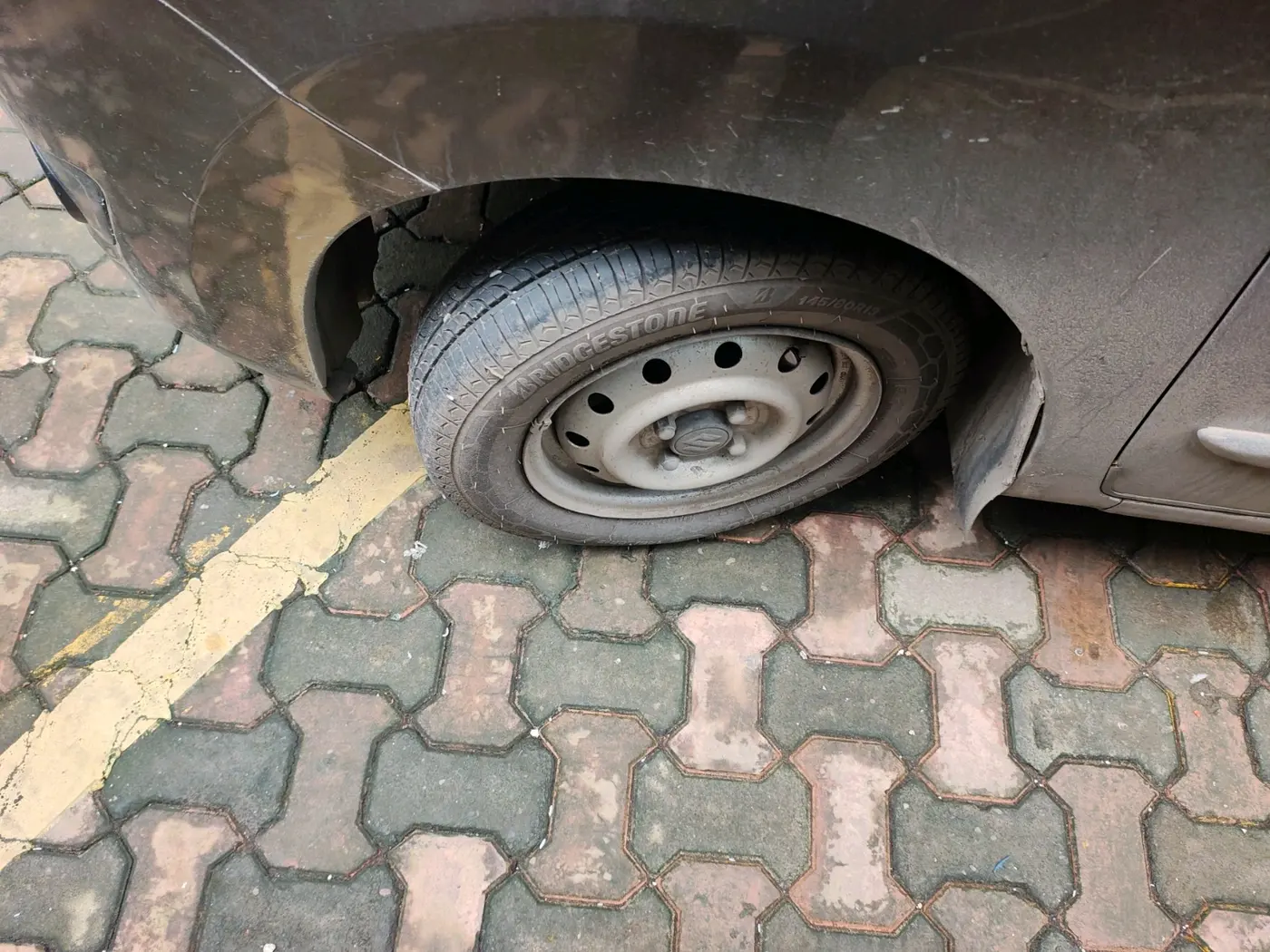 2015 Maruti Wagon R 1.0 LXI CNG, CNG, Manual, 79,157 km, tyre