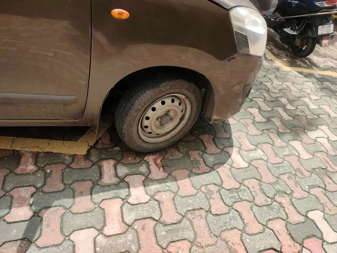 2015 Maruti Wagon R 1.0 LXI CNG, CNG, Manual, 79,157 km, tyre