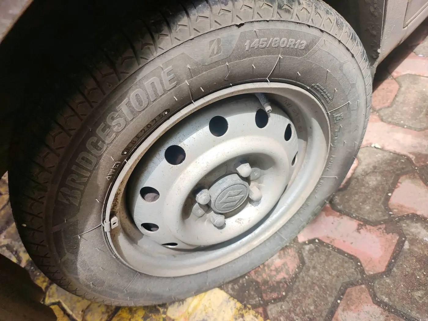 2015 Maruti Wagon R 1.0 LXI CNG, CNG, Manual, 79,157 km, tyre