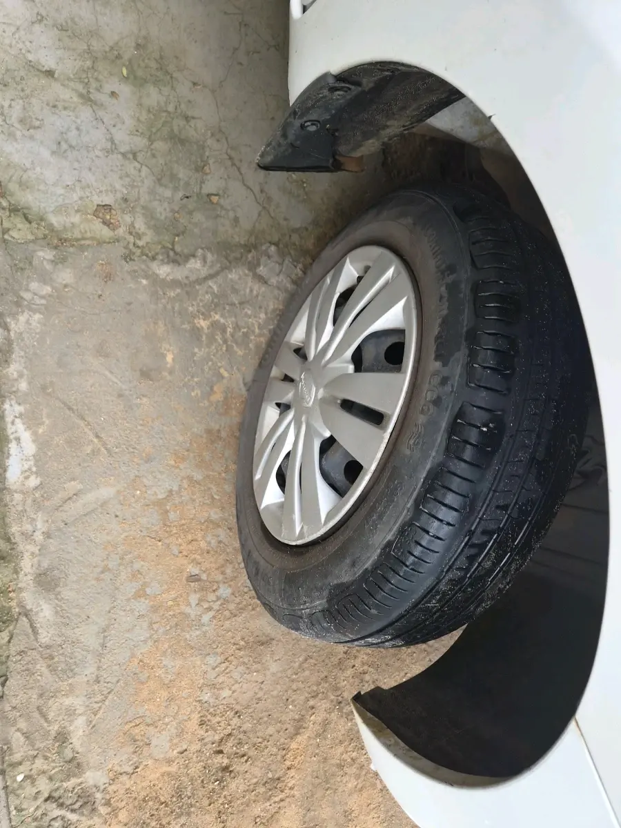 2015 Datsun Go T, CNG, Manual, 60,784 km, tyre