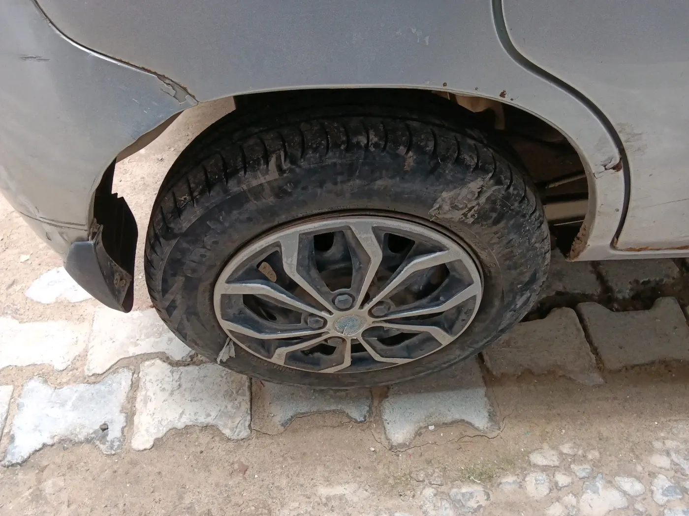 2012 Maruti Alto K10 VXI, CNG, Manual, 76,738 km, tyre