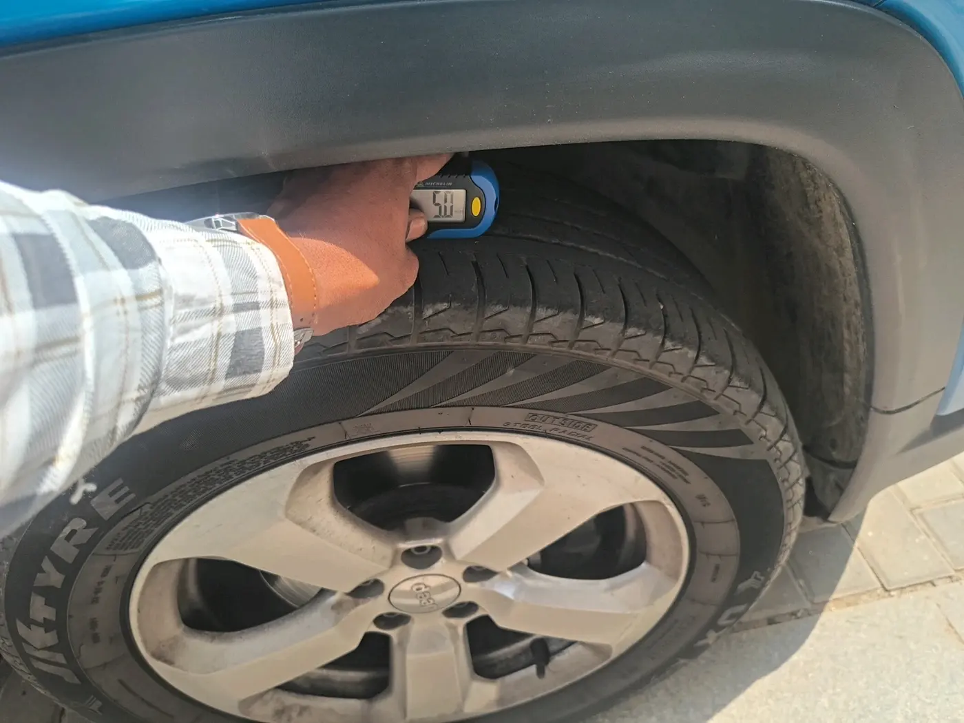 2018 Jeep Compass LIMITED 1.4 PETROL AT, Petrol, Automatic, 1,02,725 km, tyre