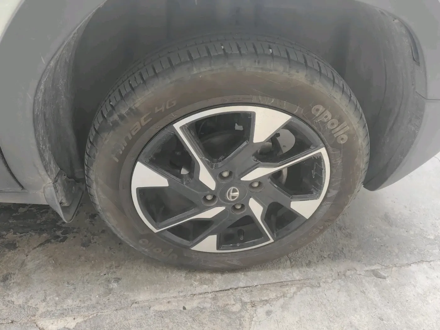 2022 Tata PUNCH CREATIVE  AMT, Petrol, Automatic, 23,426 km, tyre
