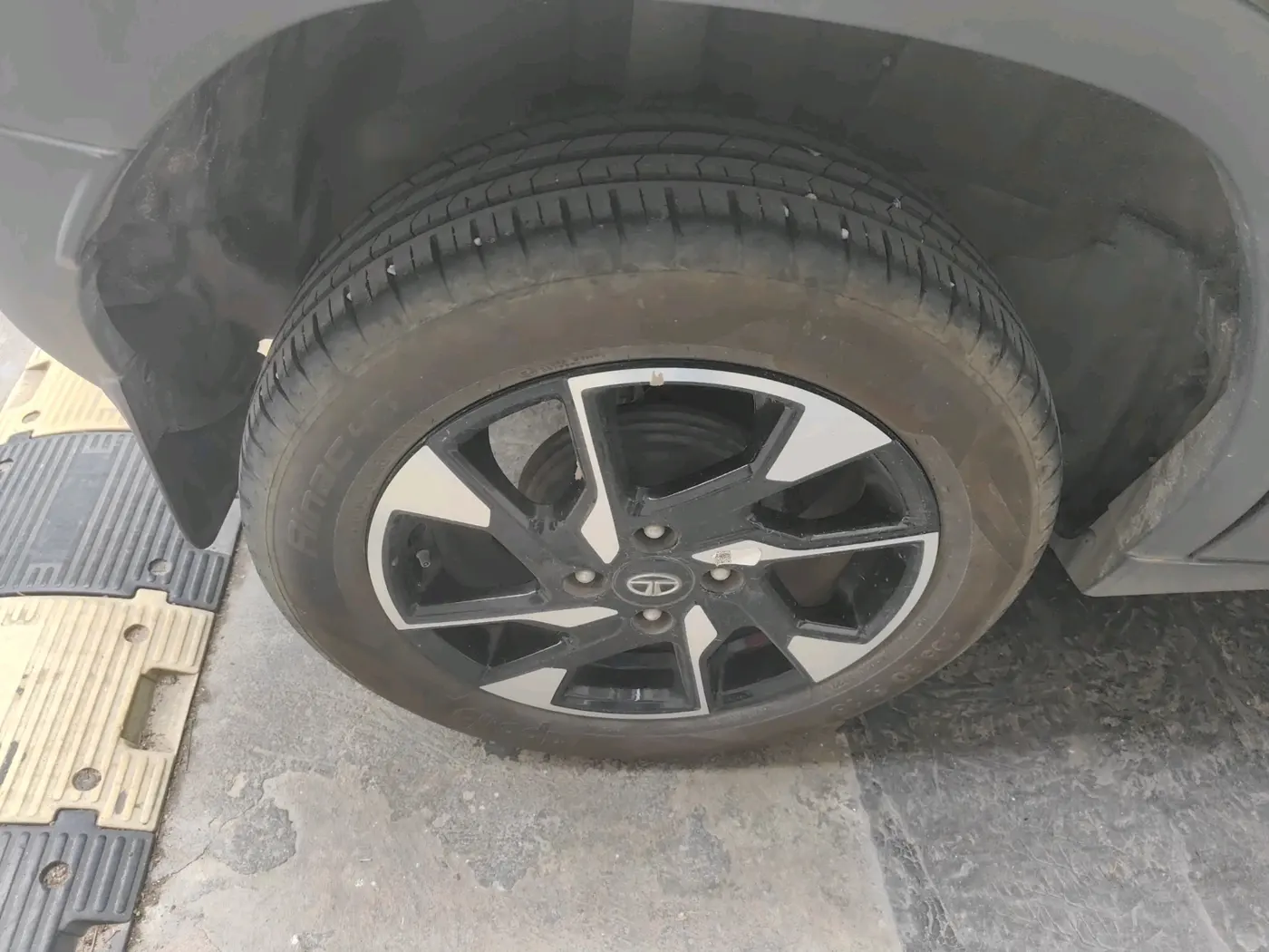 2022 Tata PUNCH CREATIVE  AMT, Petrol, Automatic, 23,426 km, tyre