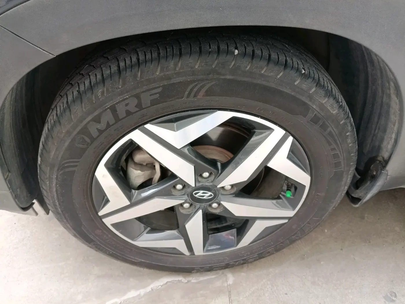 2022 Hyundai ALCAZAR PRESTIGE(O) EXE 1.5 AT 7STR, Diesel, Automatic, 88,061 km, tyre