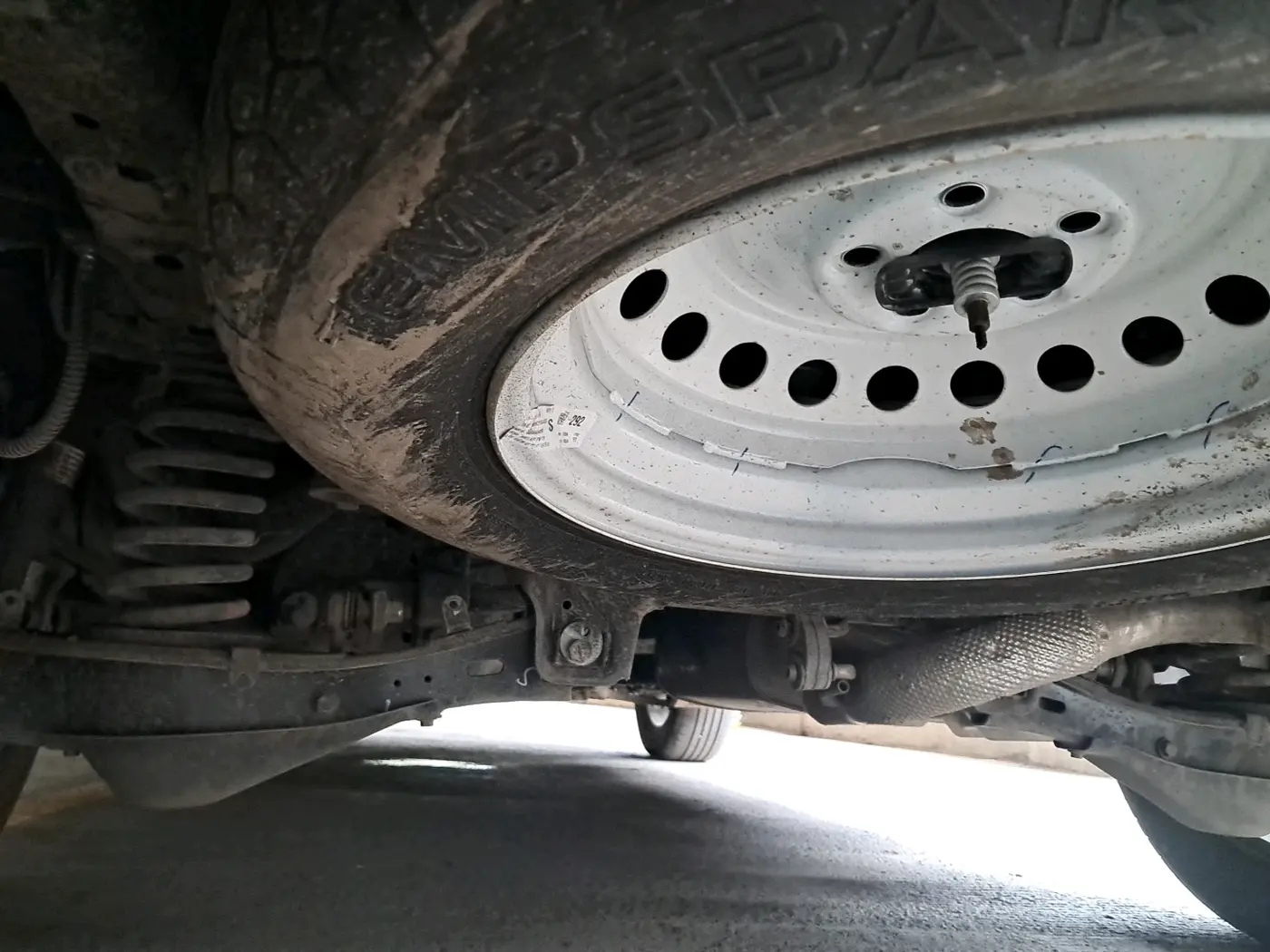 2025 Mahindra XUV700 AX 7 P AT 7 STR, Petrol, Automatic, 6,167 km, tyre