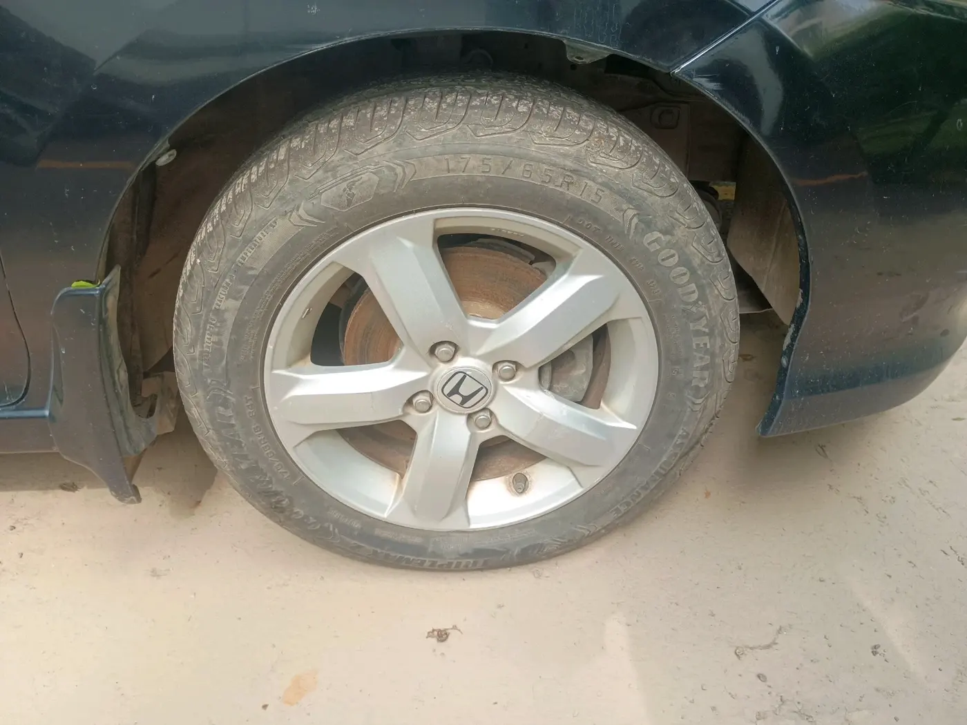 2011 Honda City 1.5L I-VTEC V MT, Petrol, Manual, 1,72,109 km, tyre