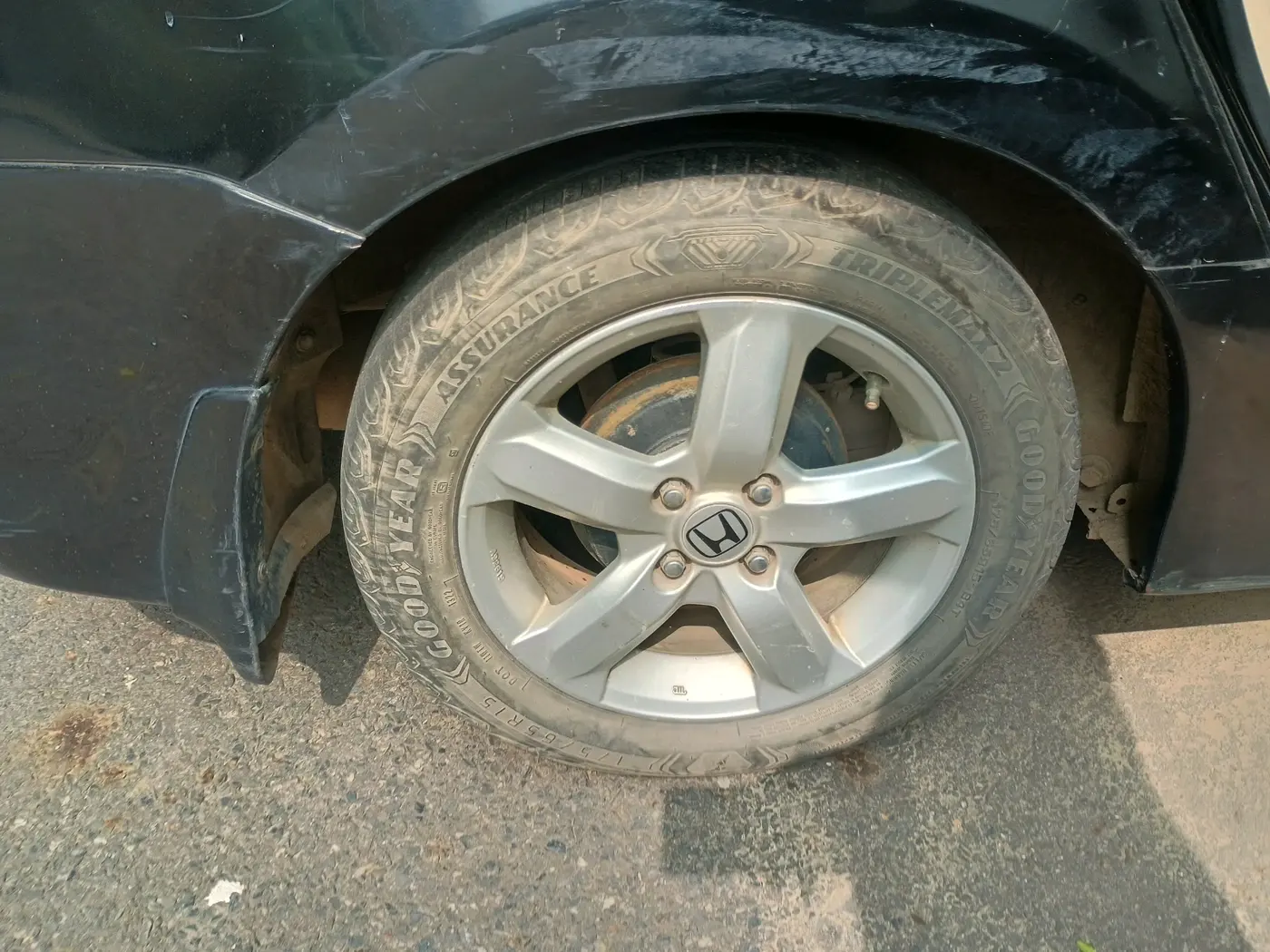 2011 Honda City 1.5L I-VTEC V MT, Petrol, Manual, 1,72,109 km, tyre