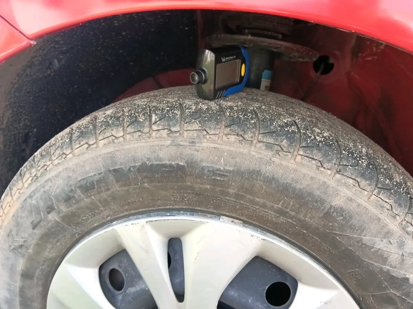 2022 Maruti Swift VXI, Petrol, Manual, 68,133 km, tyre