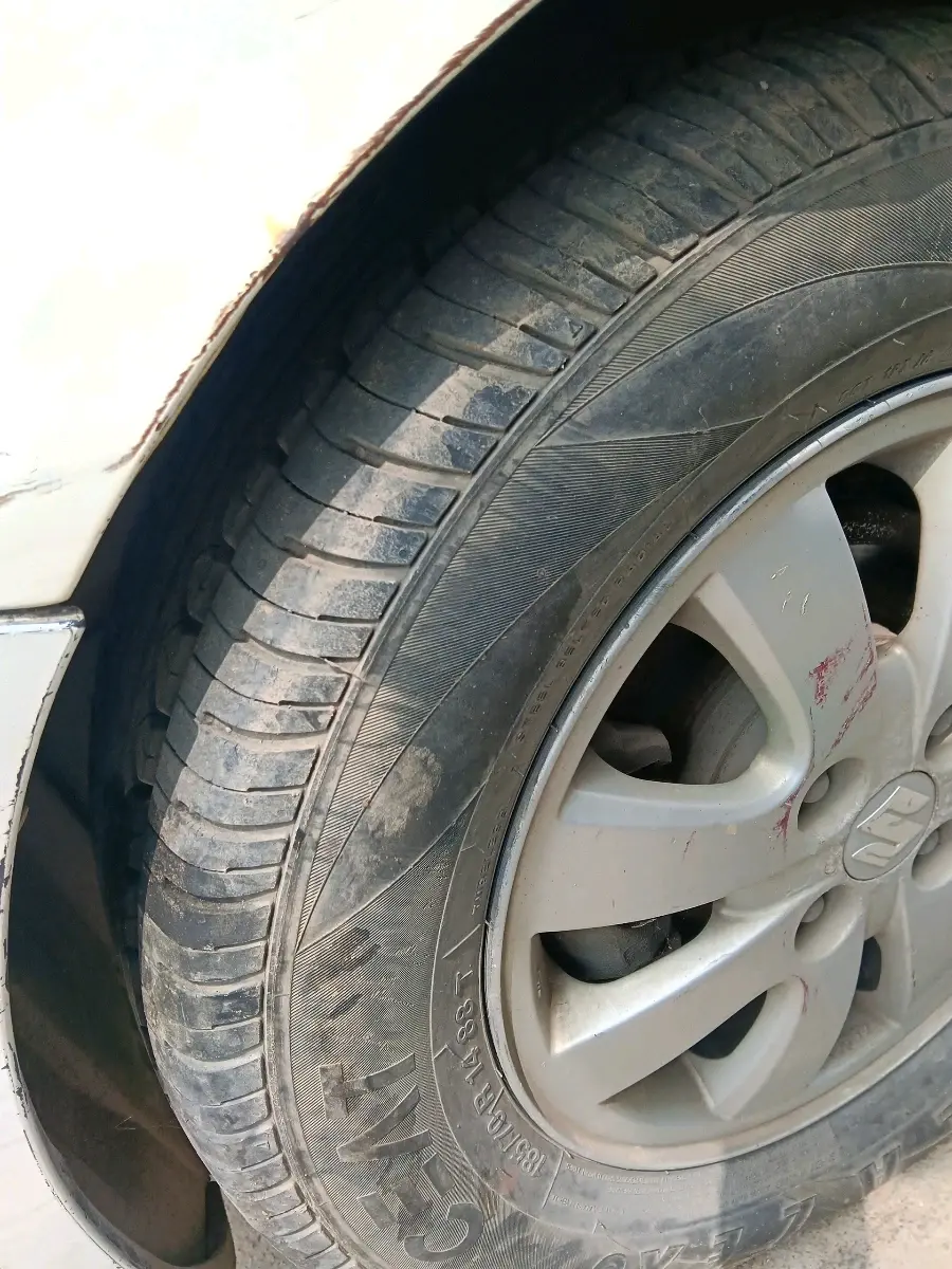 2011 Maruti Ritz ZXI, Petrol, Manual, 69,642 km, tyre
