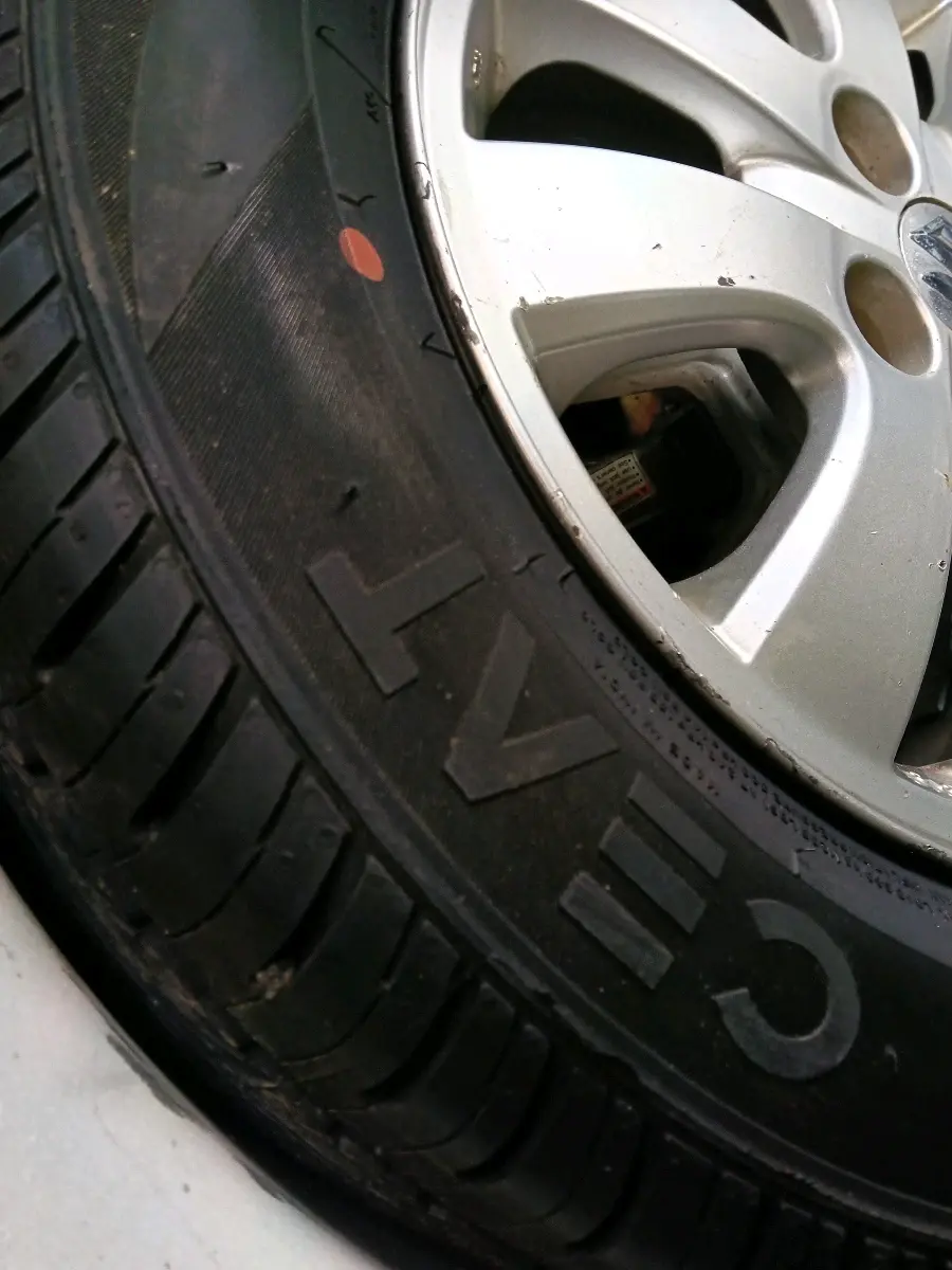 2011 Maruti Ritz ZXI, Petrol, Manual, 69,642 km, tyre