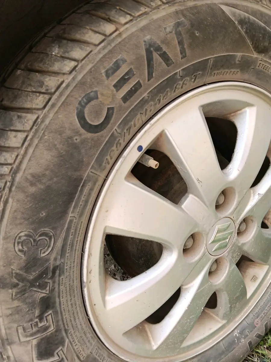 2011 Maruti Ritz ZXI, Petrol, Manual, 69,642 km, tyre