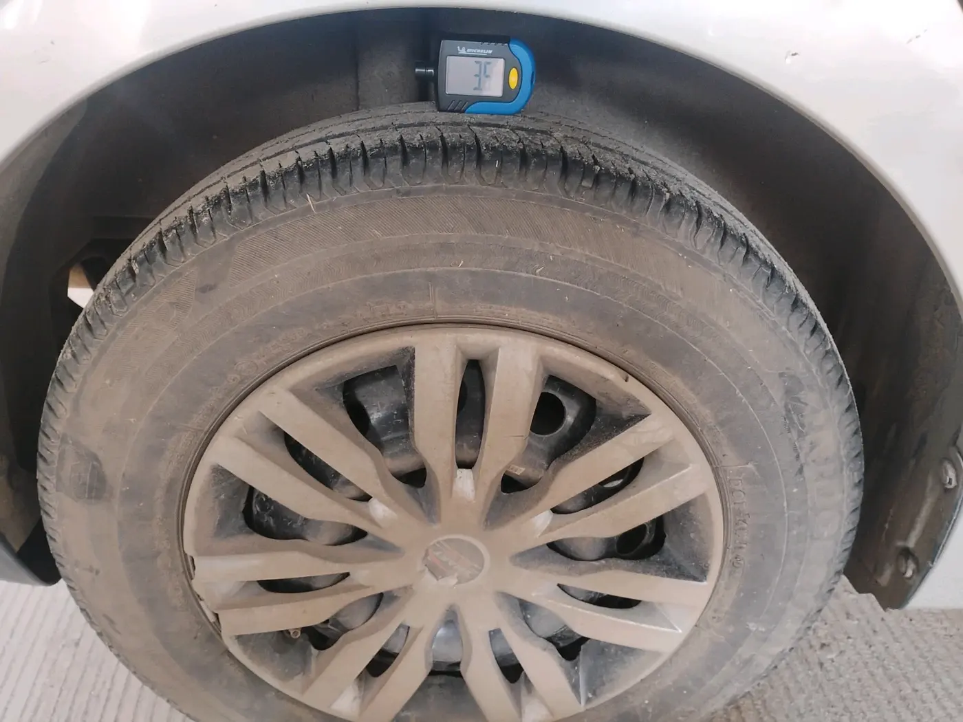 2011 Maruti Swift VXI, Petrol, Manual, 71,340 km, tyre