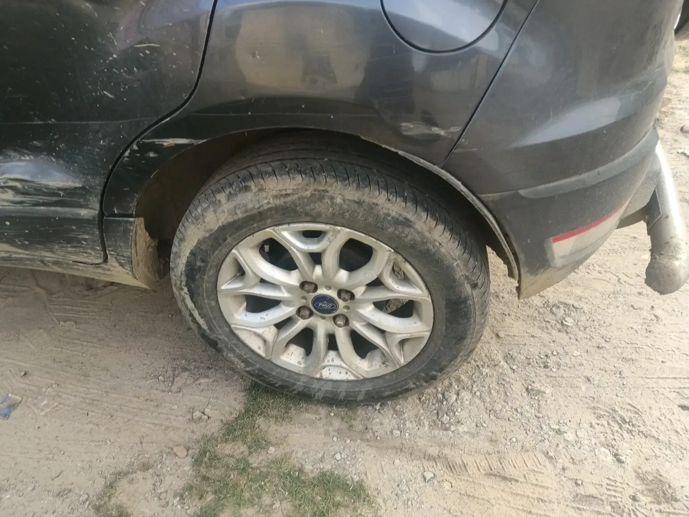 2015 Ford Ecosport AMBIENTE 1.5L DIESEL, Diesel, Manual, 1,15,558 km, tyre